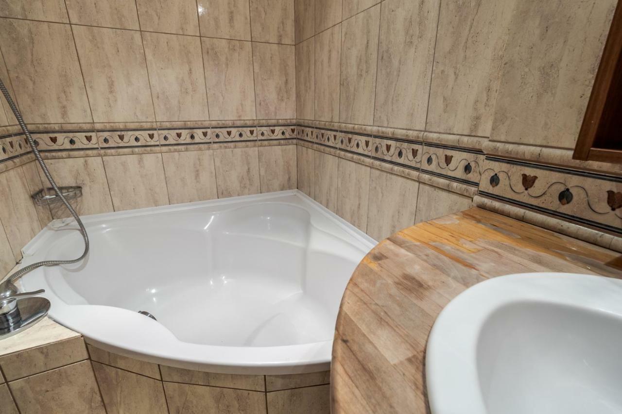 George Apartment Lviv Ngoại thất bức ảnh