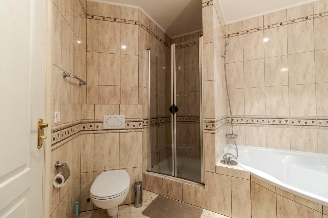 George Apartment Lviv Ngoại thất bức ảnh